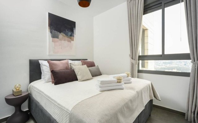 Deluxe 3 bedrooms flat in residential area