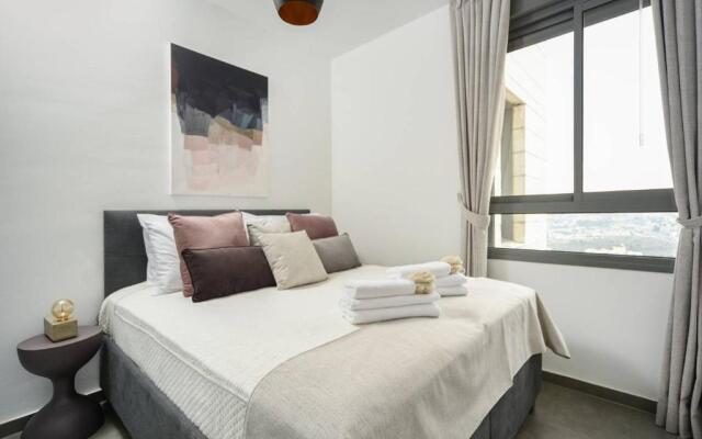 Deluxe 3 Bedrooms Flat in Residential Area