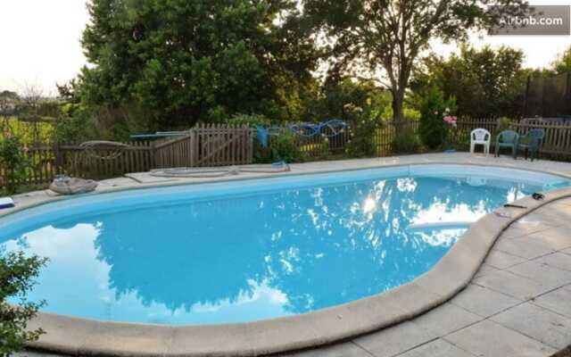 Chambre Rouge et Vin Blanc