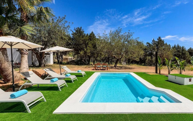 Attractive Villa With Private Pool