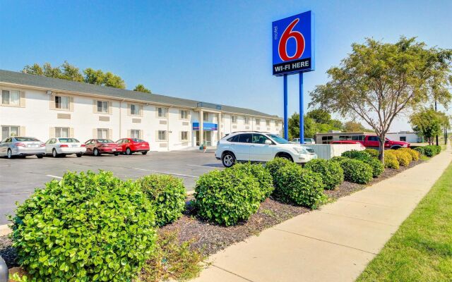 Motel 6 Wichita, KS