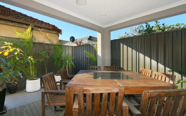Luxury 4-bedroom House - Mount Lawley