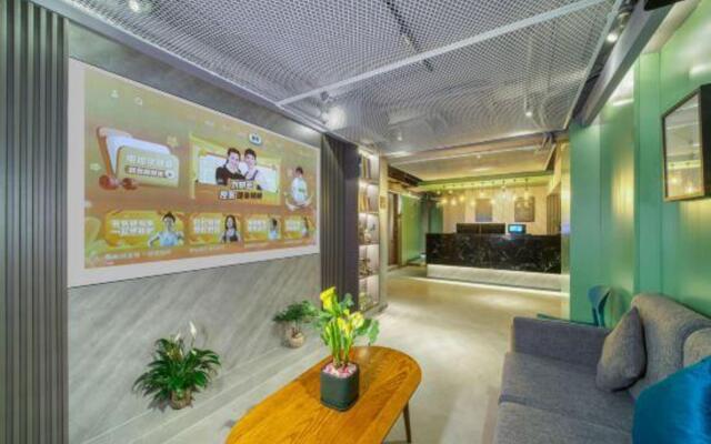 Jianwei Space Art Hotel (Shanghai Lujiabang Road Subway Station Branch)