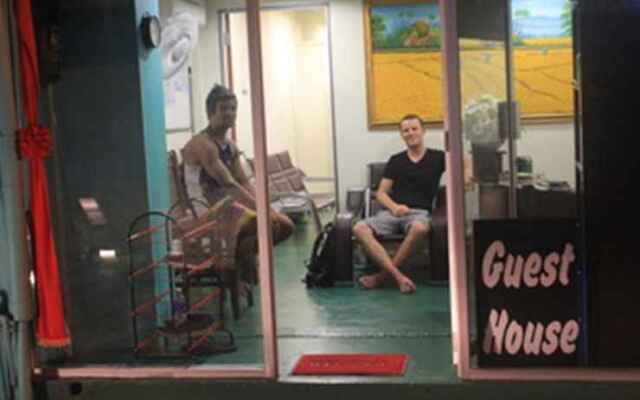 Raymond's Boutique Travelers Home - Hostel