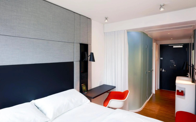 citizenM Los Angeles Downtown