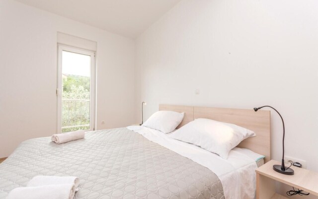 Beautiful Apartment in Maslenica With 2 Bedrooms and Wifi