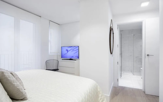 Velazquez Apartments by FlatSweetHome