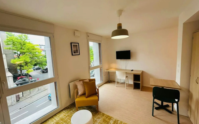 We Live In R - Suite 202