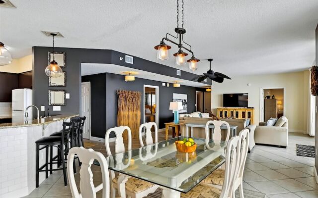 Oceania 705 3 Bedroom Condo by RedAwning