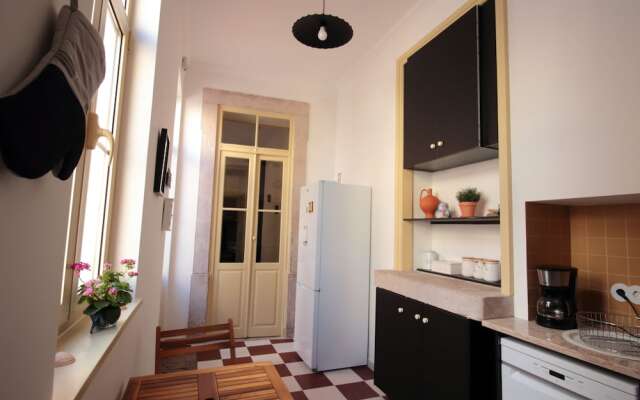 Old Town House in Figueira da Foz Near Beach