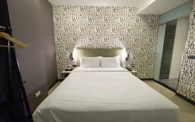 CHECK inn Taichung Ziyou