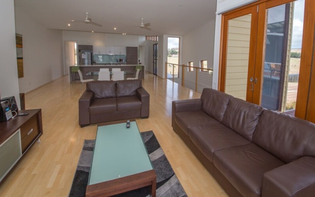 South Shores Yellowfin Villa 96 - South Shores Normanville – Guest Rooms – Normanville