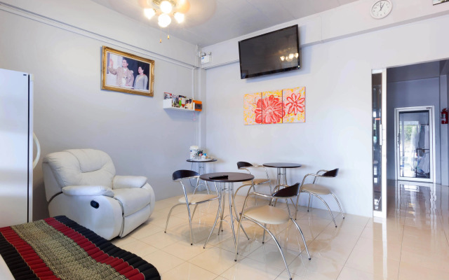 Luna Guesthouse and Travel