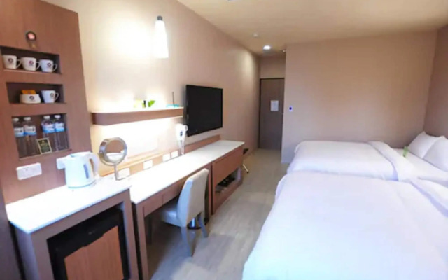 Kindness Hotel - Tainan Chihkan Tower