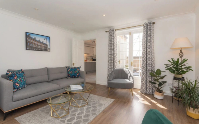 Crescent Mews