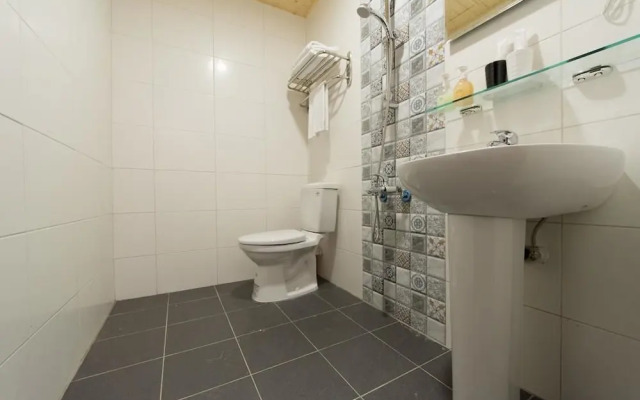 Sunrise Champs Hostel