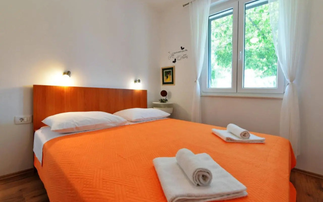 Beach apartment VAMI with sea view