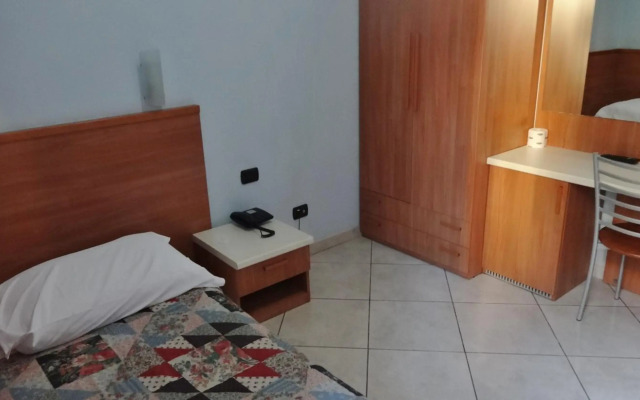 Hotel 2000