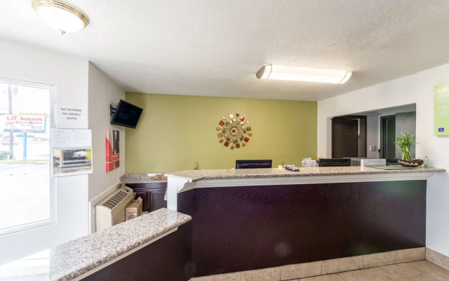 Studio 6 San Antonio, TX - Fort Sam Houston Area