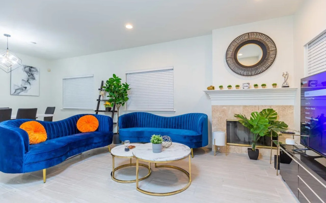 Elegant Pasadena Retreat Prime Comfort Awaits