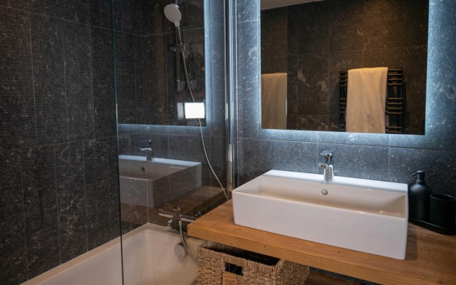 Charming Apt With View 2bd/6p -residence in Mega\"ve