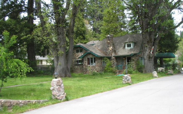 Strawberry Valley Inn