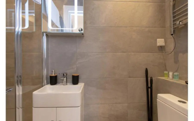 In Style Studio Apartment Close to Everything