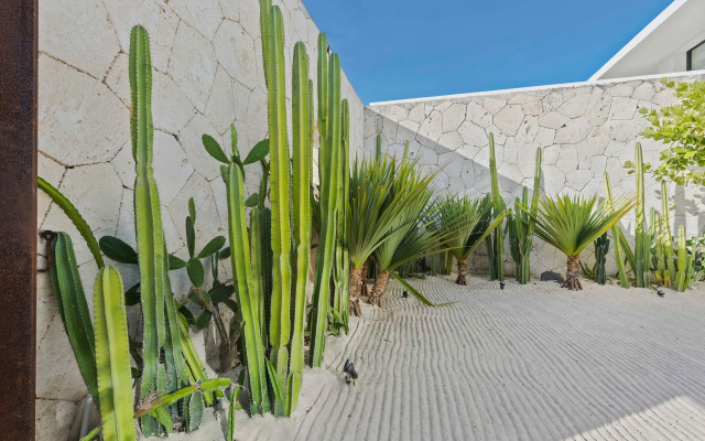 Magnificent 5BR Modern Tropical Villa With Pool