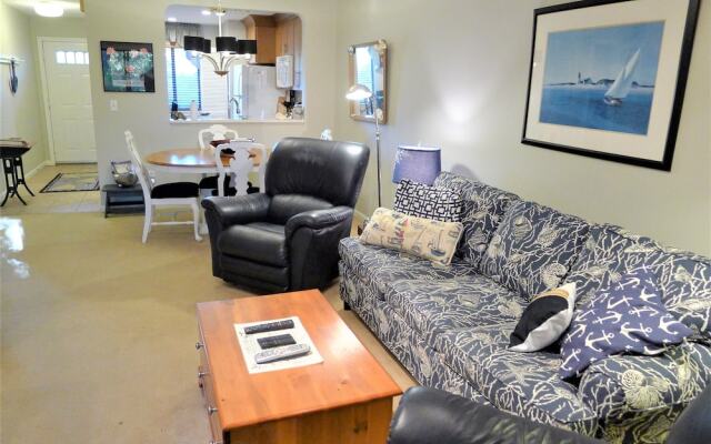 87 Chilton - 2 Bedroom Condo