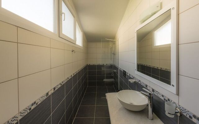 Four Seasons Villa 1