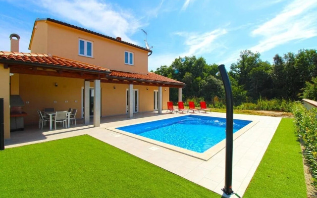 Modern Villa With Private Pool and Garden