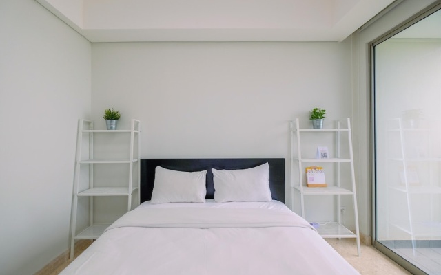 Elegant Studio with Pool and Sea View at Gold Coast Apartment – Guest Rooms – Jakarta