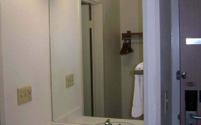 Motel 6 Rockford