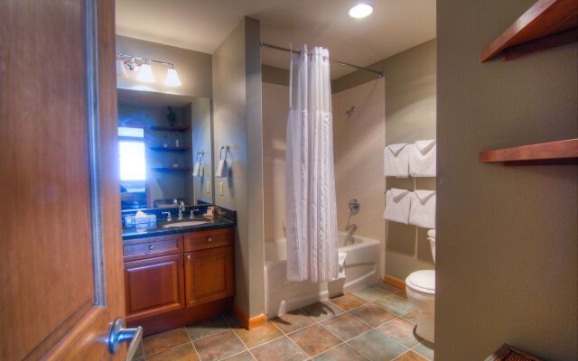 Zephyr Mountain Lodge