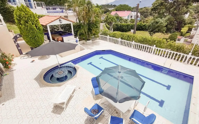 MANSIÓN PARA MAS DE 20 PERSONAS EN Melgar