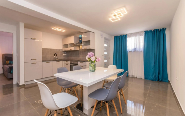 Apartment Jakov with pool