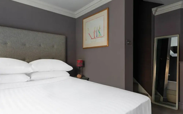 Chelsea Embankment III by Onefinestay