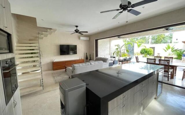 Luxury House Tomanoa - 10pers - 4rooms - Pool - HotJacuzzi - Speed Wifi -waterfall