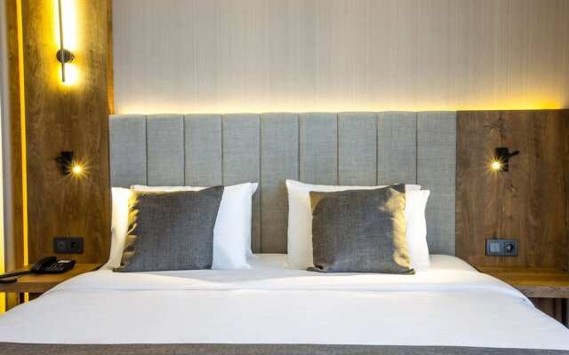 Nehir Otel