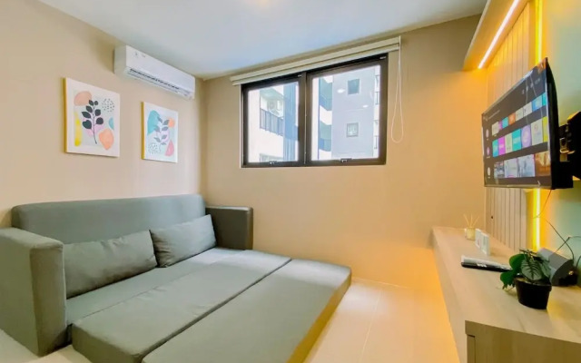 Modern Look 2Br Apartment At Anwa Residence