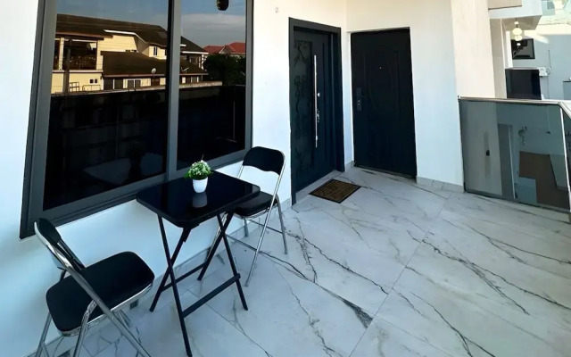 2BR Apartment With Pool and Wifi Near Airport