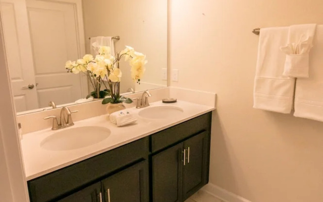 9005 SD - Gorgeous 4BR Townhome - Private Pool