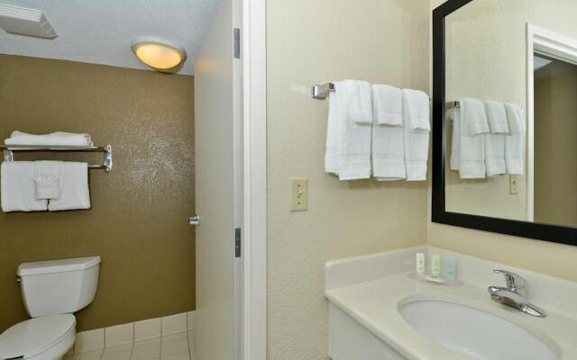 Comfort Inn & Suites Near Universal Orlando Resort - Convention Ctr