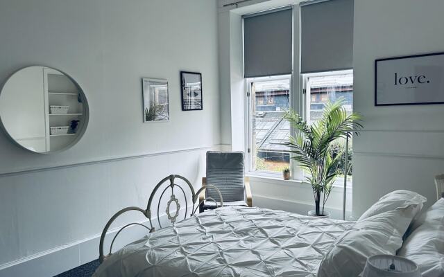 Beautiful one bed Apartment in Glasgow West End