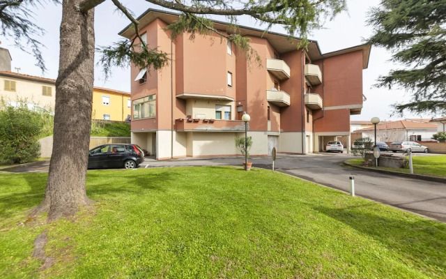 Pisa Hospital Apartment With Parking And Balcony