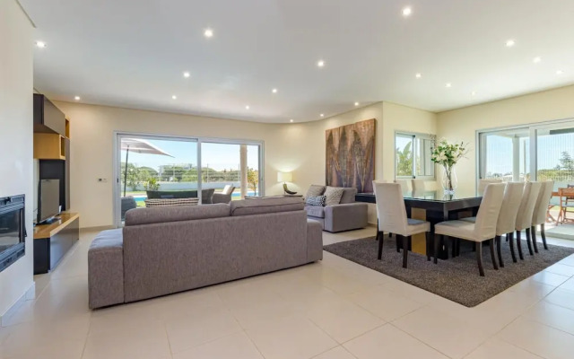 Maria in Albufeira With 6 Bedrooms and 5 Bathrooms