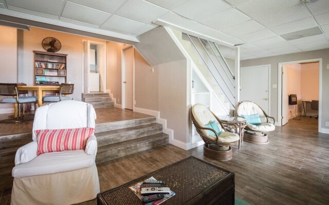 Lakeside Villa by RedAwning