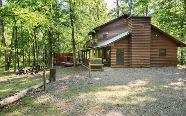 Shady Nook With Private Hot Tub and Minutes Away From Broken Bow Lake by Redawning