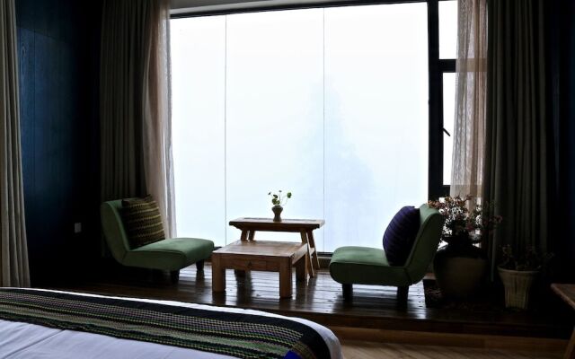 The Twelve Manor Terraces Lodge