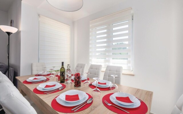 Stunning Home in Matulji With Wifi and 4 Bedrooms